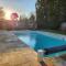 Wendover House XL Luxury Country Home near Silverstone, with Beautiful Gardens, Pool & Sauna