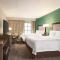 Hampton Inn and Suites New Orleans Convention Center - Queen Room Met Twee Queen Bedden En Sofa Bed
