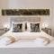Modern-Vintage Old Town Suites