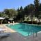 Private villa with pool & large green garden , close to the centre and beaches !