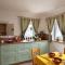 Cherry house - cosy house - ideal for bear watching, in the neighborhood of the medieval Snežnik castle