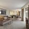 Hampton Inn & Suites Nashville-Downtown - King Suite