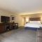 Hampton Inn & Suites Nashville-Downtown - King Study Room With Sofa Bed