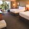DoubleTree by Hilton Seattle Airport - Camera Queen Con Due Letti Queen Con Balcone E Vista Montagna