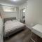 Private suite 1 bed 1 bath 15 mins YVR and downtown 舒适安静