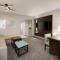 Embassy Suites by Hilton Atlanta Perimeter Center - Zwei-Zimmer-Suite Mit Kingsize-Bett - Nichtraucher