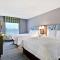 Hampton Inn & Suites Newark-Harrison-Riverwalk - Queen Room With Two Queen Beds With Waterview