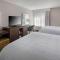 Hampton Inn Boston Logan Airport - Студия Королевы Премии С Двумя Койками Королевы - Некурить