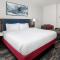 Hampton Inn & Suites Baltimore Inner Harbor - King Room - Non-Smoking