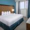 DoubleTree by Hilton Hotel Jacksonville Airport - King Room With Bathtub - Hearing Accessible