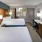 DoubleTree by Hilton Hotel Jacksonville Airport - Queen Room With Two Queen Beds With Balcony Or Patio