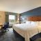 Hampton Inn New York - LaGuardia Airport - Habitación King Con Ducha En Rollo - Acceso De Movilidad / No Fumadores