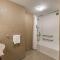 Hampton Inn Manhattan Grand Central - King Room - Mobility Access/Non-Smoking