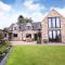 Green Cottage Luxury Stay Peak District near Alton Towers