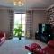 Huku Kwetu - The Maltings Red Door- 2nd Floor-1 Large Bedroom Apartment -Self Catering-Quiet- Free Parking