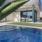 Luxury Villa with pool 1st line the sea