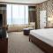 Hilton Alexandria Mark Center - King Room With Bath Tub - Mobility Access