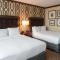 Hilton Alexandria Mark Center - Queen Room With Two Queen Beds And Bath Tub - Mobility And Hearing Access