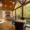 Peaceful Luxury Cabin, hot tub, games, 3 fireplaces