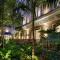 Hotel Thrive, A Tropical Courtyard