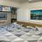 Gallery Compass- Art Stay with Breakfast Free Parking