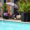 "POUR VOUS" studio dans villa avec piscine