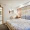 Highridge B16A Inviting Queen Room for Two with Access to Pool and Hot Tub