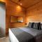 1-bedroom knotty Pine cabin w sauna & jacuzzi