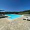 Peaceful gîte with stunning pool near market town