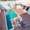 Casa com piscina climatizada em frente à Praia do Santinho