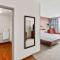 Hilton Garden Inn New Orleans French Quarter/CBD - 与索法床合一的一间卧室国王套房