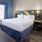 Days Hotel by Wyndham North Bergen - King Room - Mobility Access/Non-Smoking