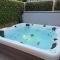 St Annex, Boutique Holiday Apartment for 2 people in Torquay - with Private HOT TUB!