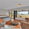 Seaside on Stratford - Cable Bay Holiday Home