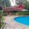 North Shore Maresias Studios p 2 3 e 4 pessoas 2 quadras da praia mini cozinha completa tv ar cond wifi estacionamento roupa de cama e banho