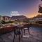 Chic, 2 bed with mountain views! Walk to the waterfront!