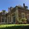 Grandes chambres dans un corps de ferme rénové du château du Piple, à 16km de Paris