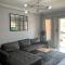 Cosy apt 10min to OR Tambo