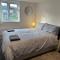 Luton Home - Near Airport, Mall, Train Station, High Speed Internet