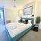 Coastline Retreats - Stunning Sea View Apartment, Netflix