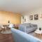 Host Wise - Restful Minimalist Flat - Balcony