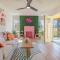 Girls Just Wanna Have Fun!- CHIC LUXE and SPACIOUS 2BR EXECUTIVE UNIT with FENCED YARD, Full kitchen, Centrally Located!