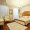 Silver & Gold Luxury Rooms