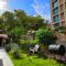 "Casa Amalia Apartamentos" Plaza Italia y Av Arístides a 50mts, lugar con jardín