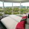 Luxury Apartment in Yorkville Downtown Toronto with City View