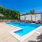 Family House Rose with Pool - Happy Rentals