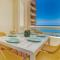 Apartment on the first line of the sea with a view and free parking