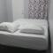 Room in a Beach House with Queen bed in a landlord hosted three bedroom apartment