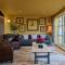 Stylish 3 bed Cotswold cottage with stunning views