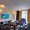 ELEGANT 3 BEDROOMS ALL ENSUITES.